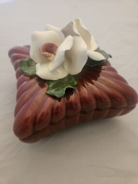 Gilner California Ceramic Floral Trinket Box with White Magnolia